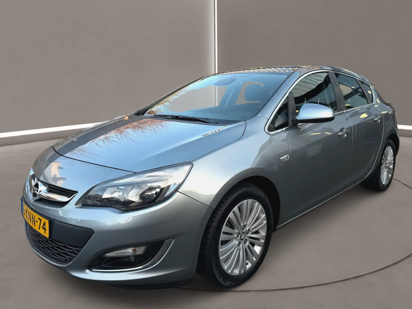 Opel Astra (2013) — foto 1