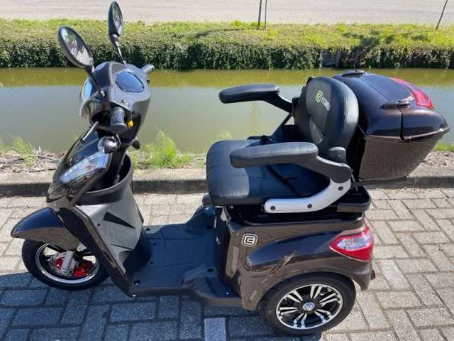 Econelo S1000 de nieuwste moderne en luxe scooter voor iedereen (2026) — foto 1
