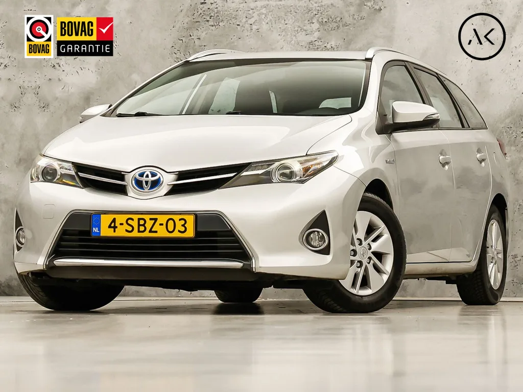 Toyota Auris (2013) — foto 1