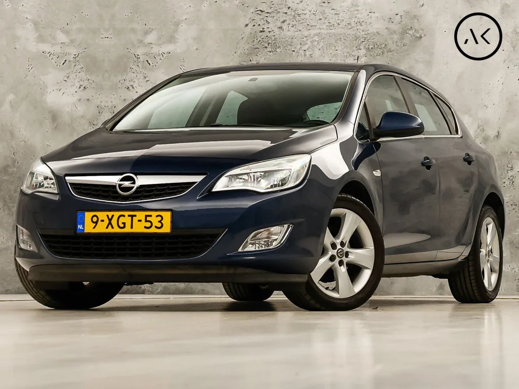 Opel Astra (2012) — foto 1