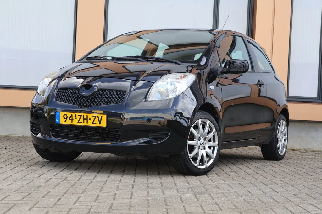 Toyota Yaris (2008) — foto 1