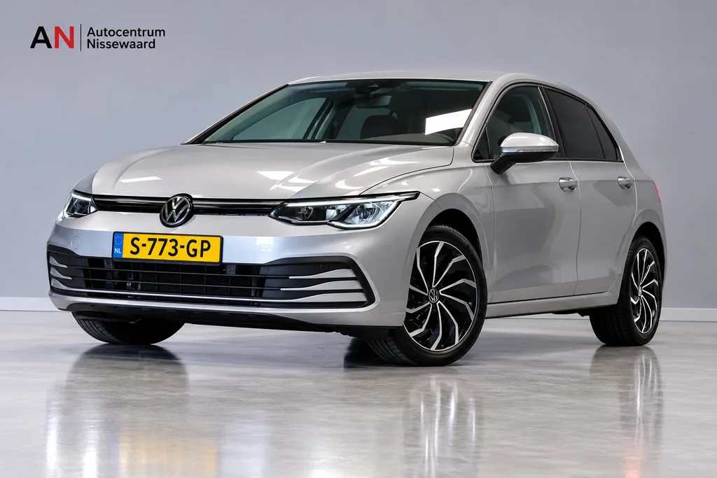 Volkswagen Golf (2023) — foto 1