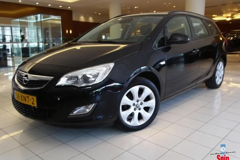Opel Astra (2012)