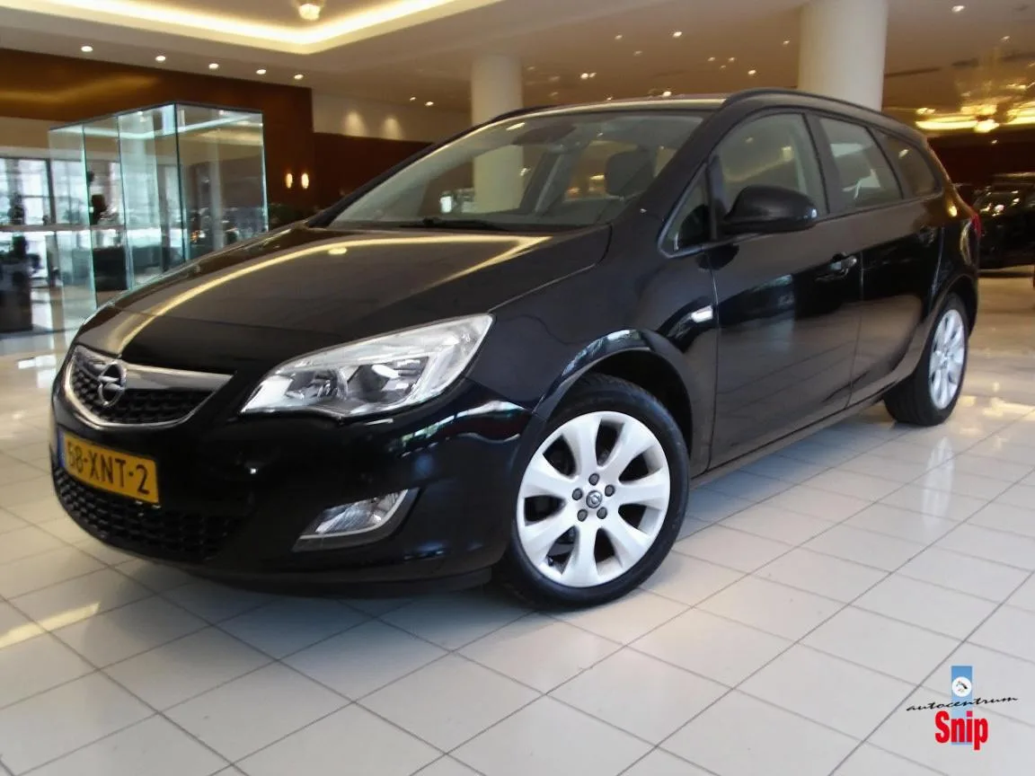 Opel Astra (2012) — foto 1