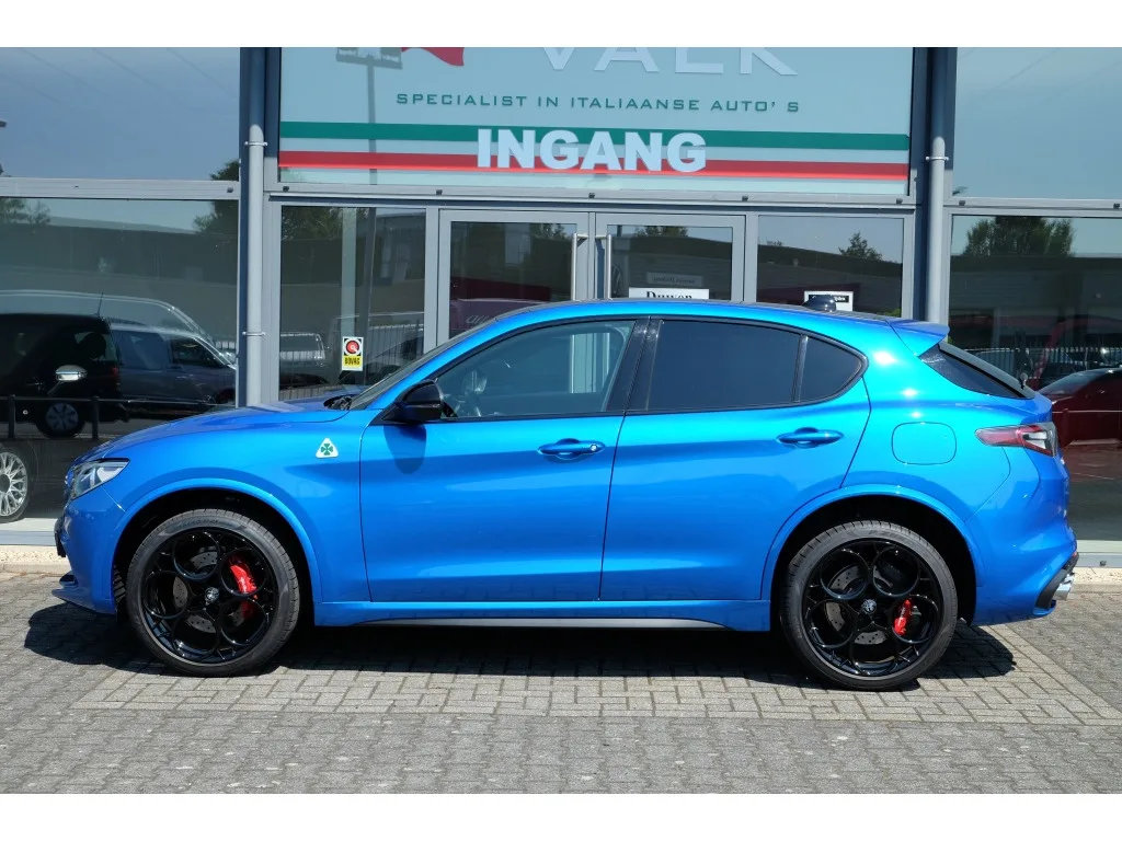 Alfa Romeo Stelvio (2022) — foto 1