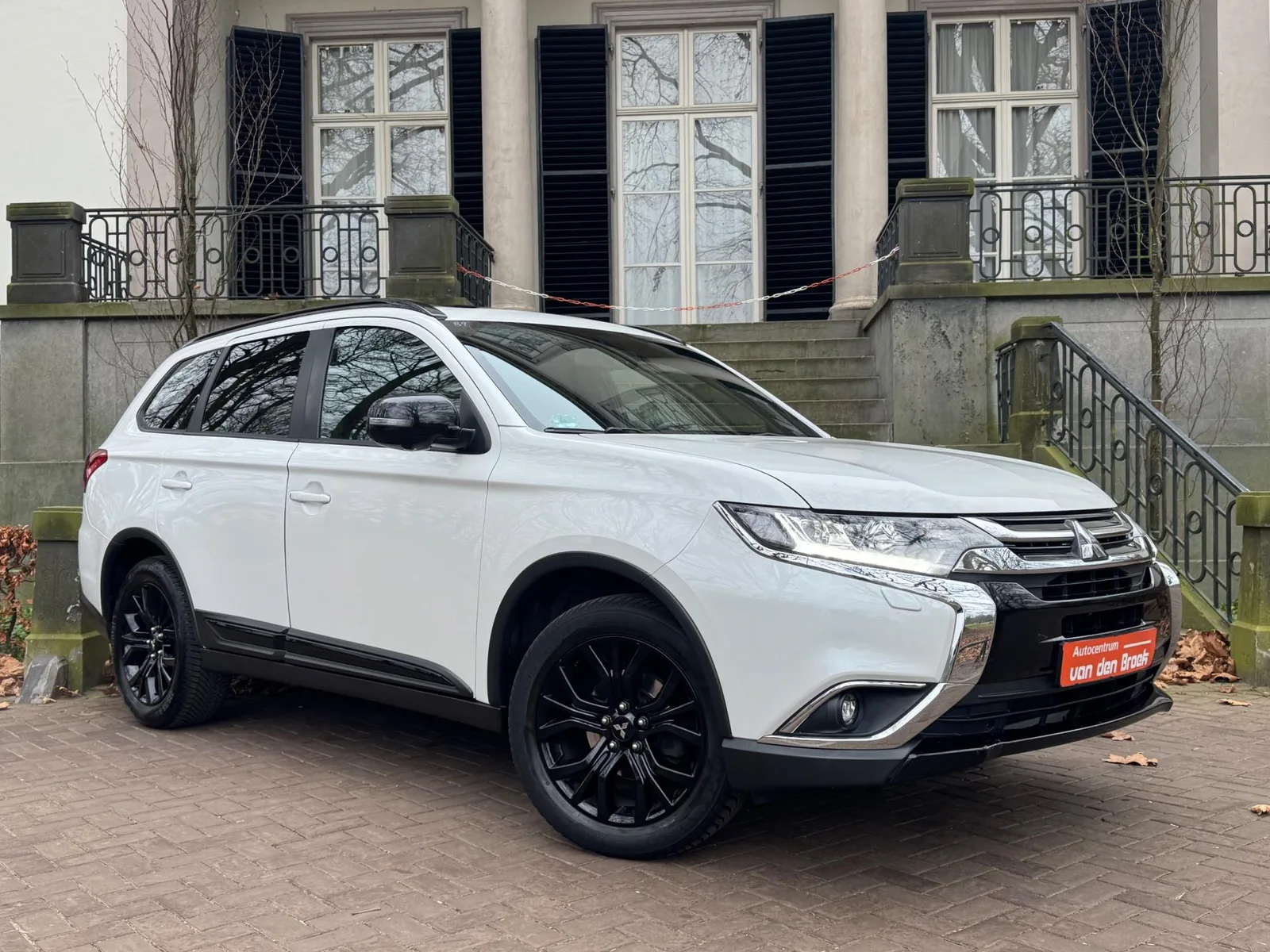 Mitsubishi Outlander (2018) — foto 1