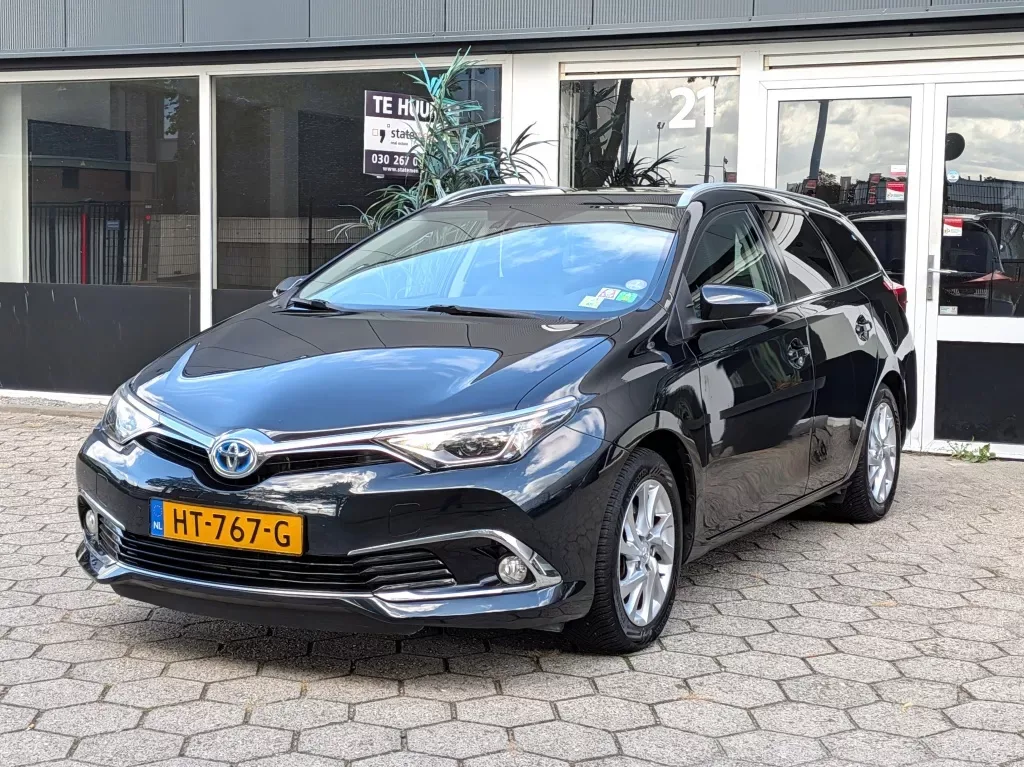 Toyota Auris (2015) — foto 1