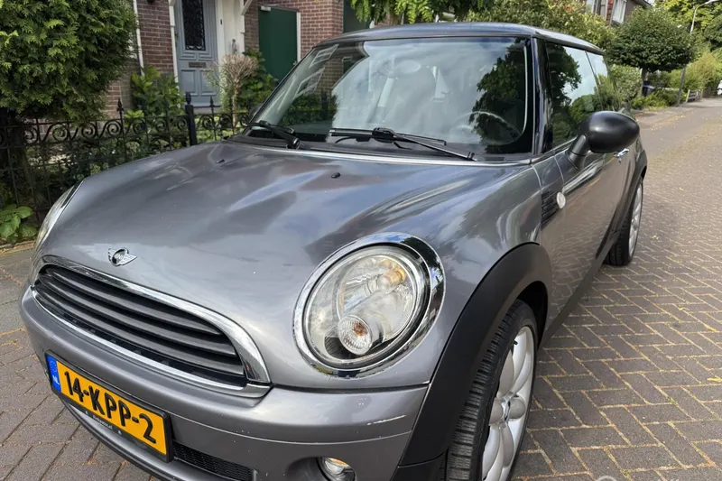 MINI One (2010)