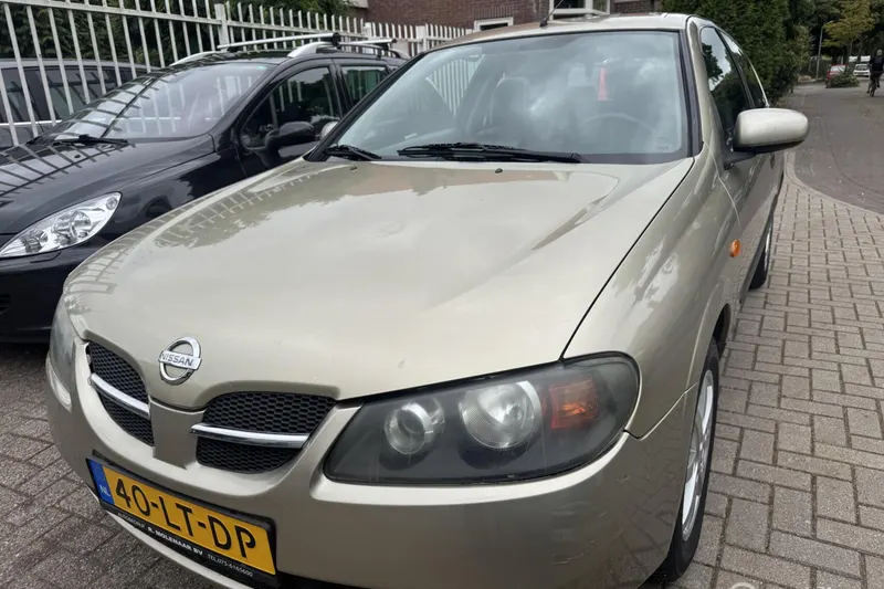 Nissan Almera (2003)