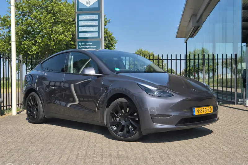 Tesla Model Y (2021)