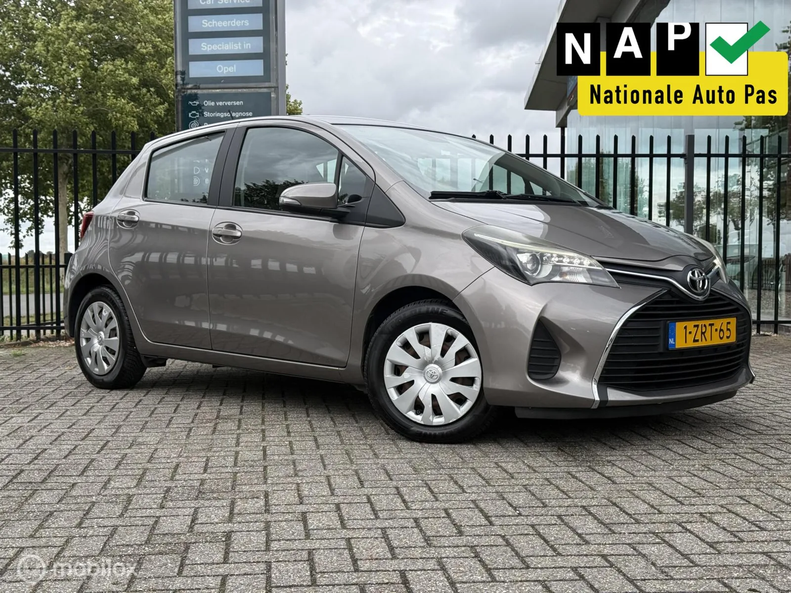 Toyota Yaris (2015) — foto 1