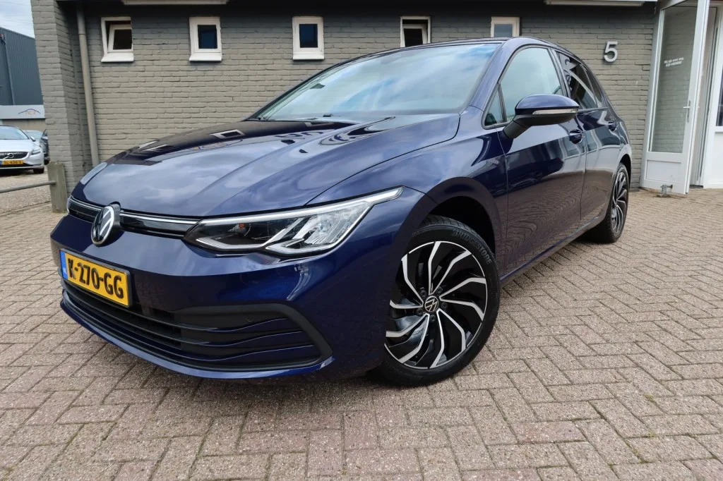 Volkswagen Golf (2020) — foto 1