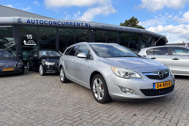 Opel Astra Sports Tourer (2011)