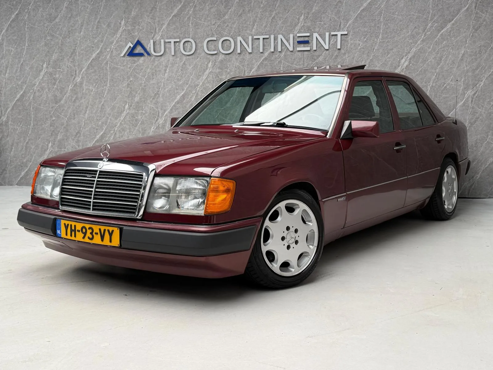 Mercedes-Benz 200-500 (1990) — foto 1
