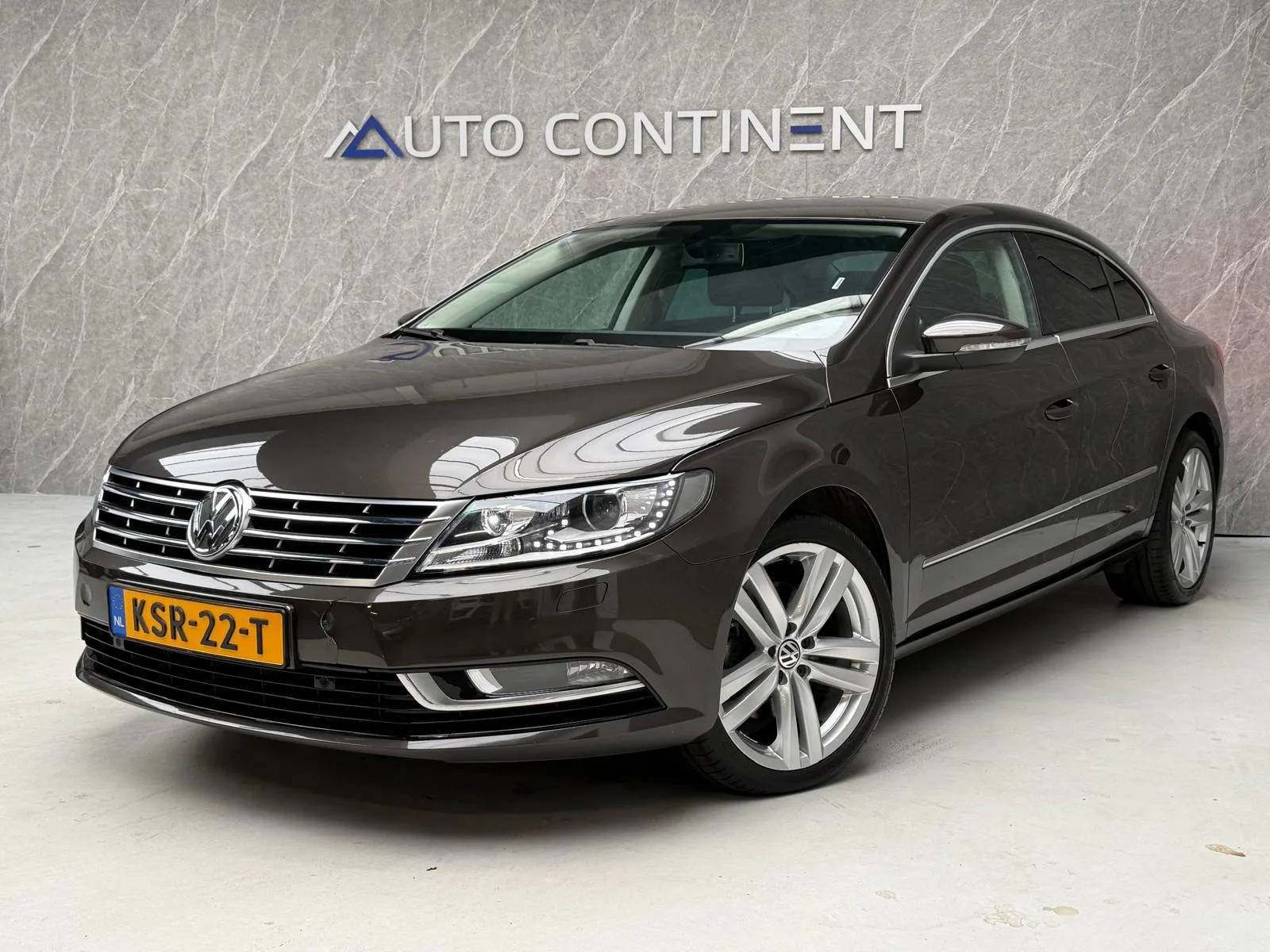 Volkswagen Passat (2014) — foto 1