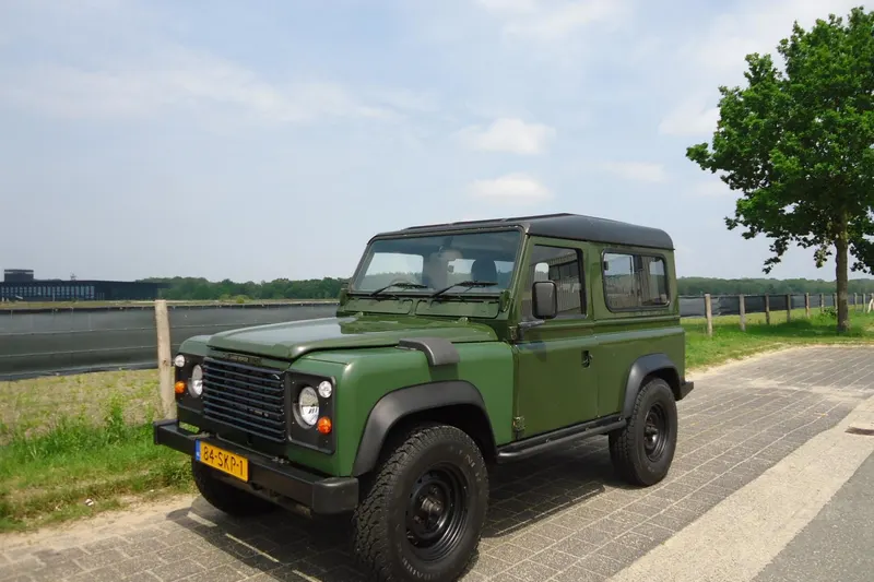 Land Rover Defender (1984)