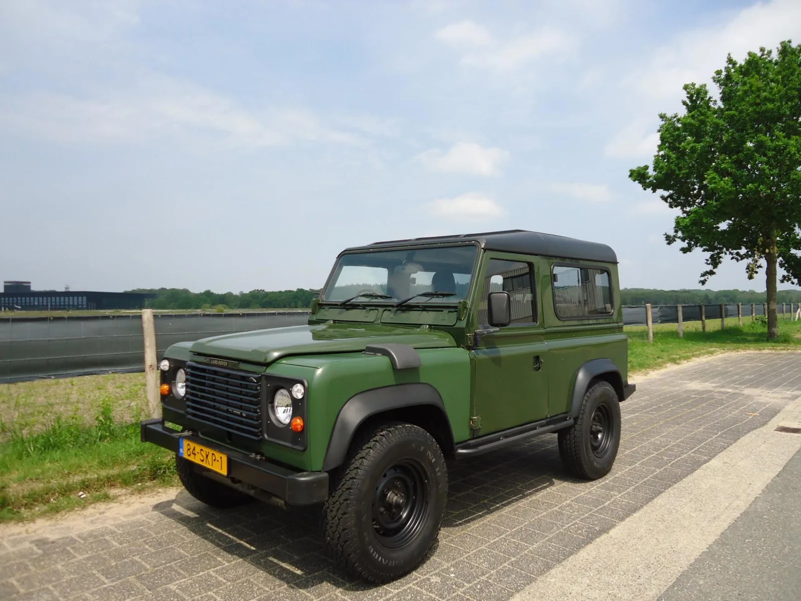 Land Rover Defender (1984) — foto 1