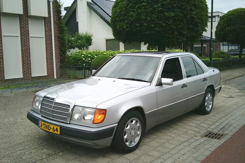 Mercedes-Benz 200-500 (1992)