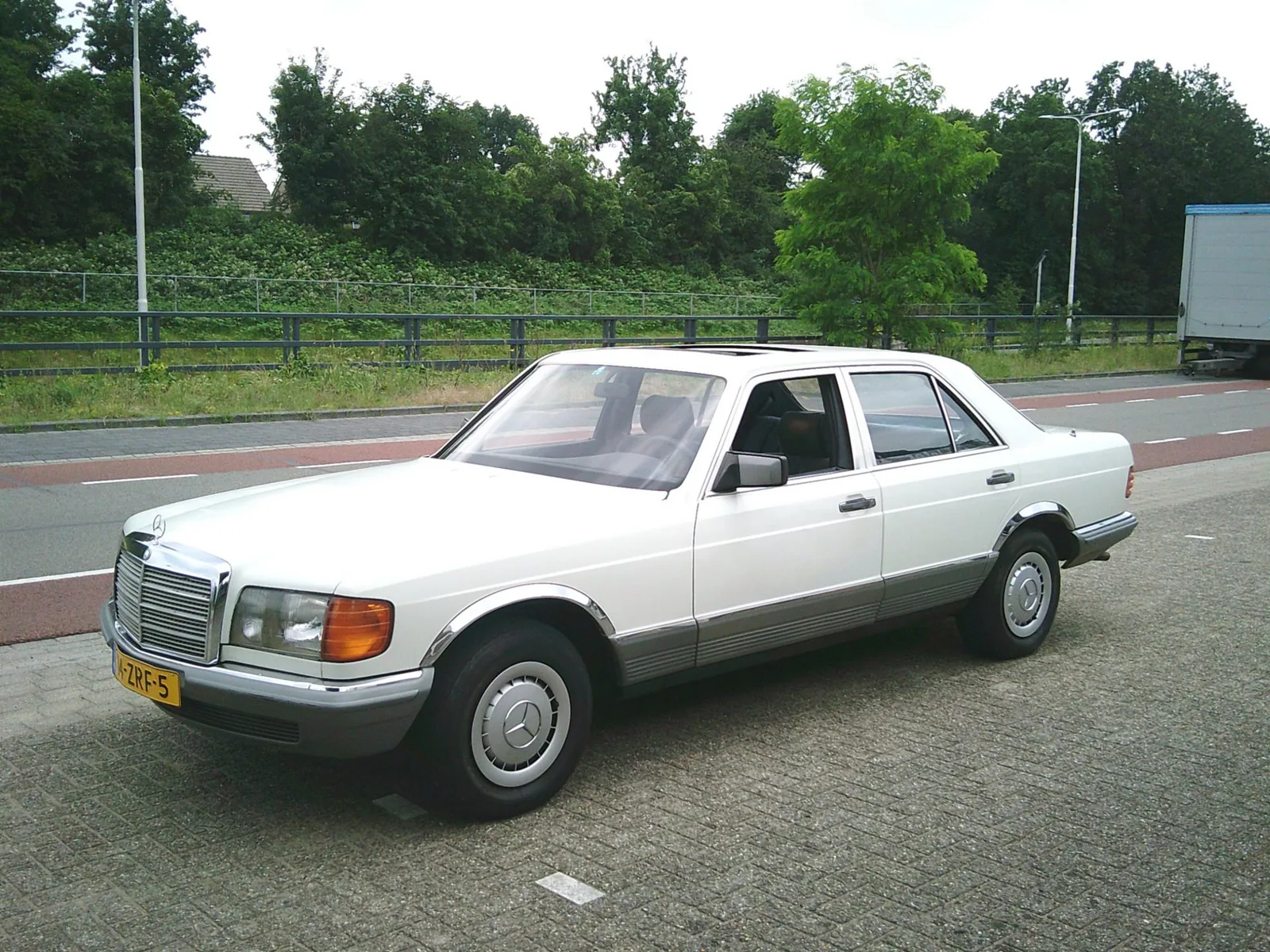Mercedes-Benz 380 SE (1980) — foto 1