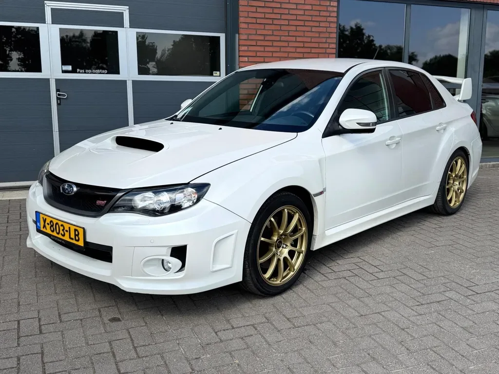 Subaru WRX STI (2011) — foto 1