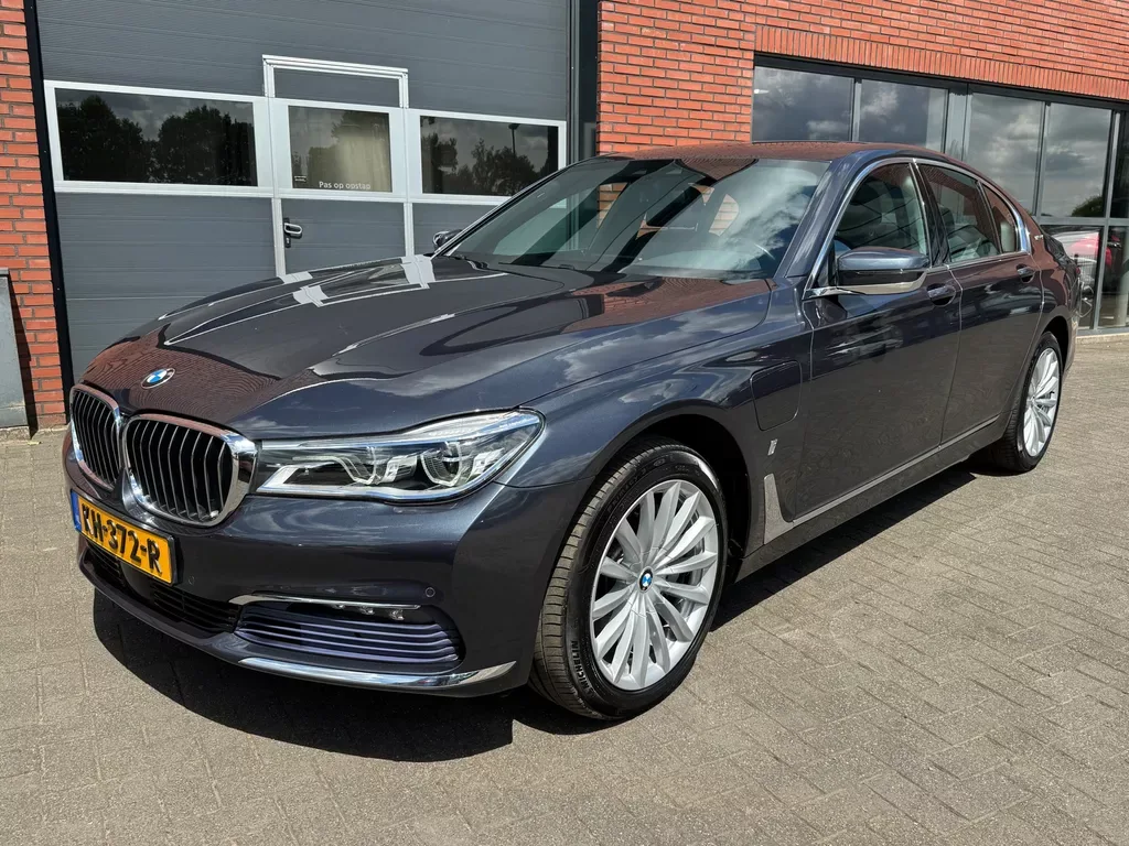 BMW 7-Serie (2016) — foto 1