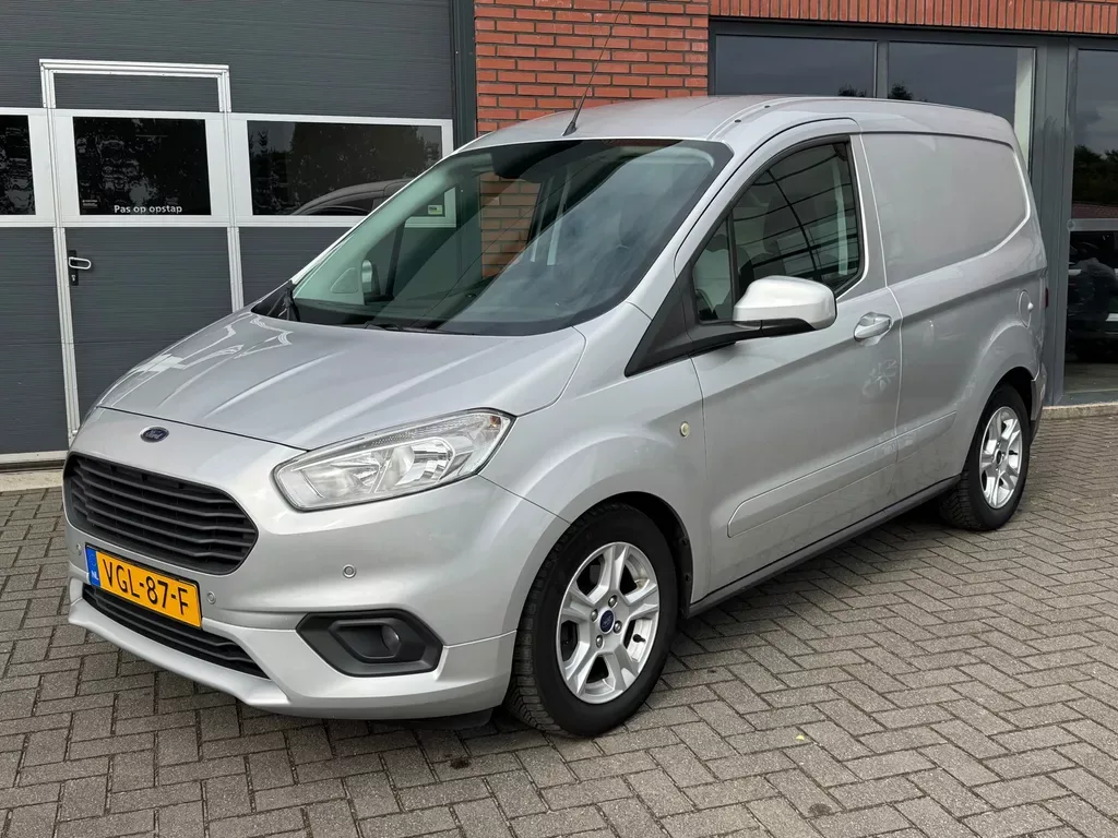 Ford Transit Courier (2020) — foto 1