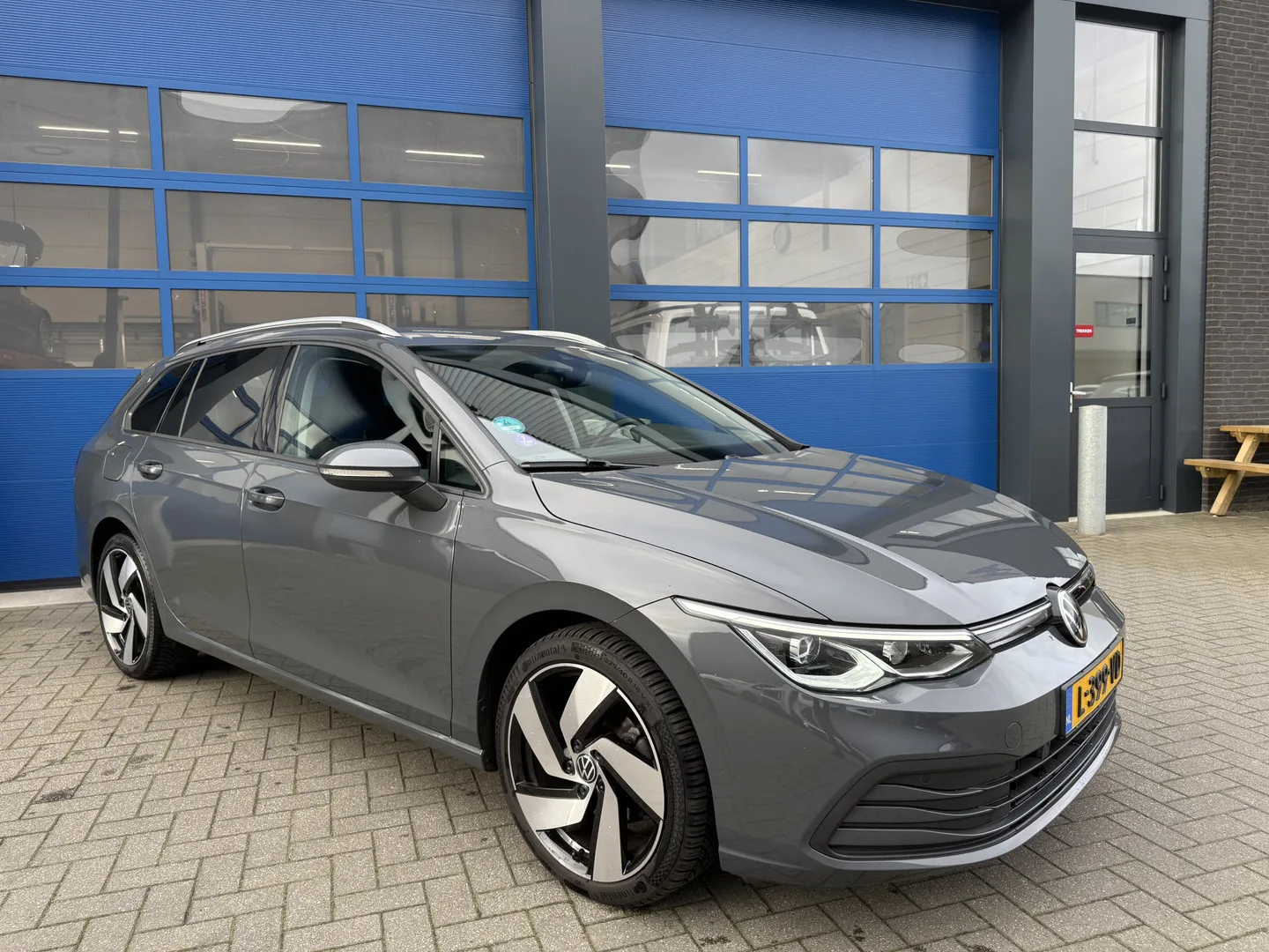 Volkswagen Golf (2021) — foto 1