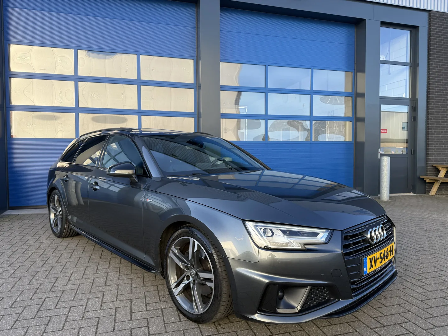 Audi A4 (2019) — foto 1
