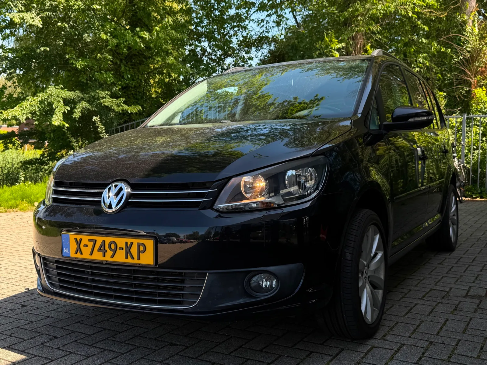 Volkswagen Touran (2011) — foto 1
