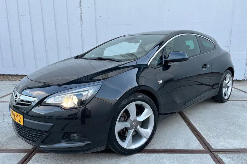 Opel Astra GTC (2014)