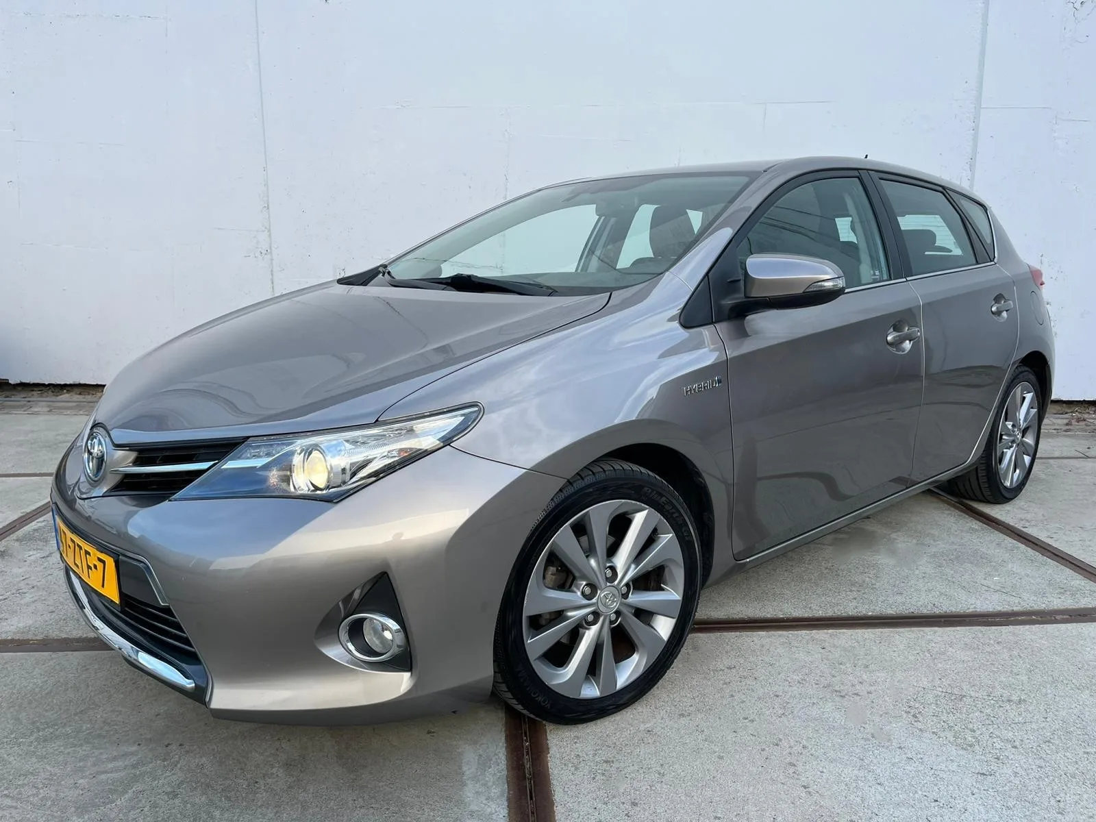 Toyota Auris (2013) — foto 1