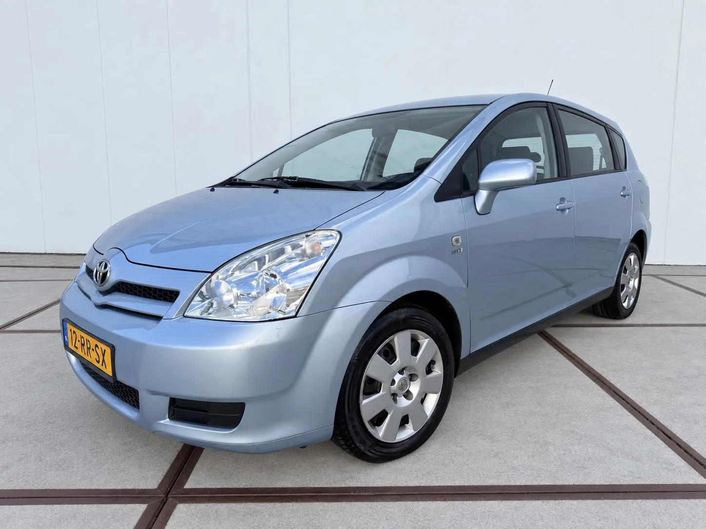 Toyota Corolla Verso (2005) — foto 1