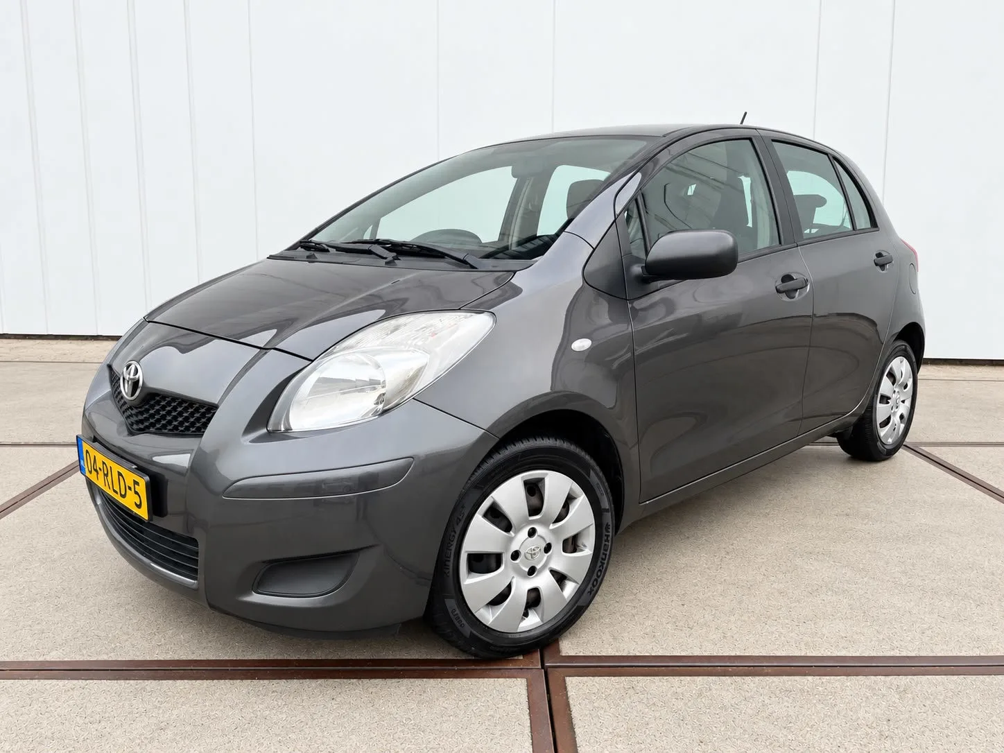 Toyota Yaris (2011) — foto 1