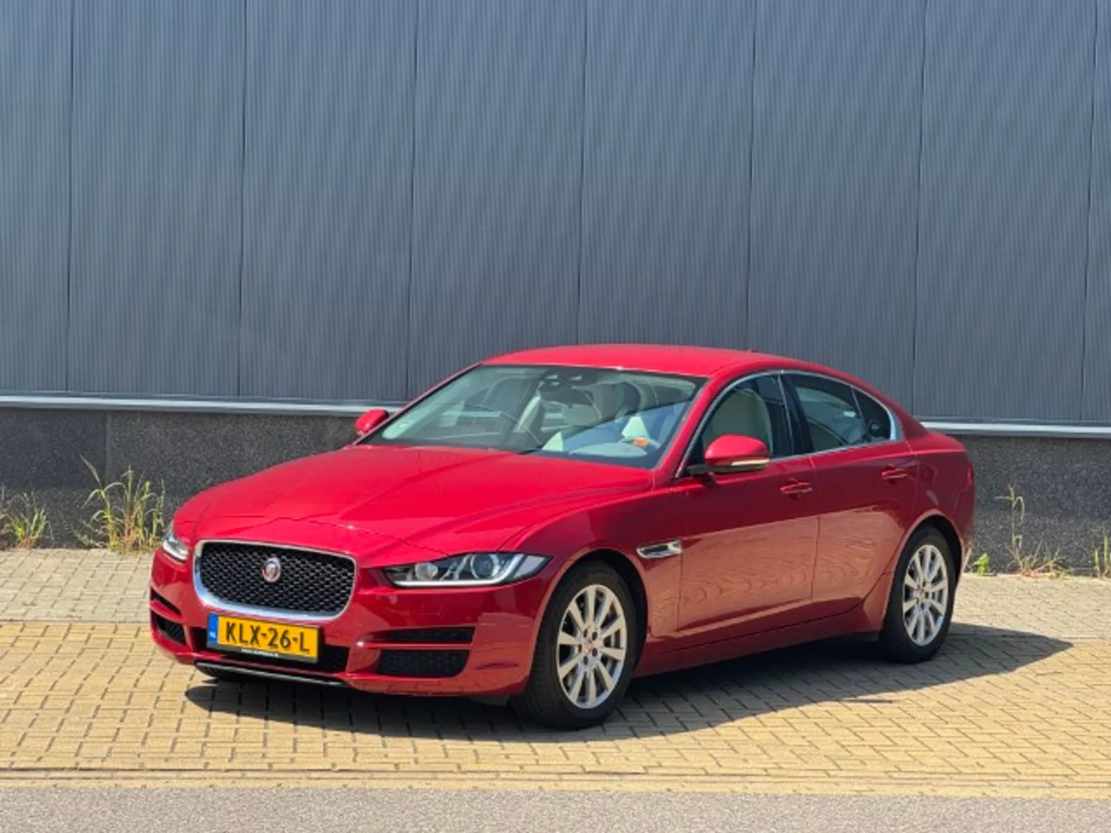 Jaguar XE (2015) — foto 1