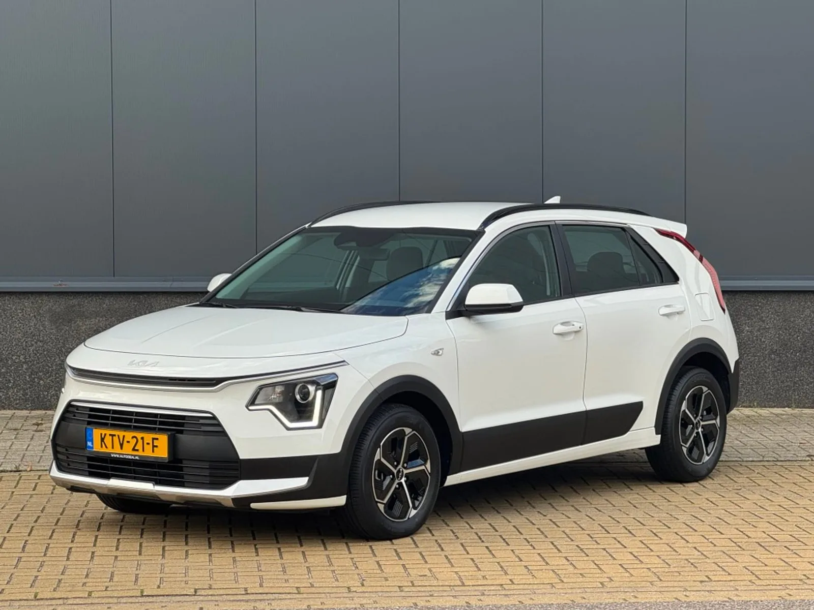 Kia Niro (2025) — foto 1