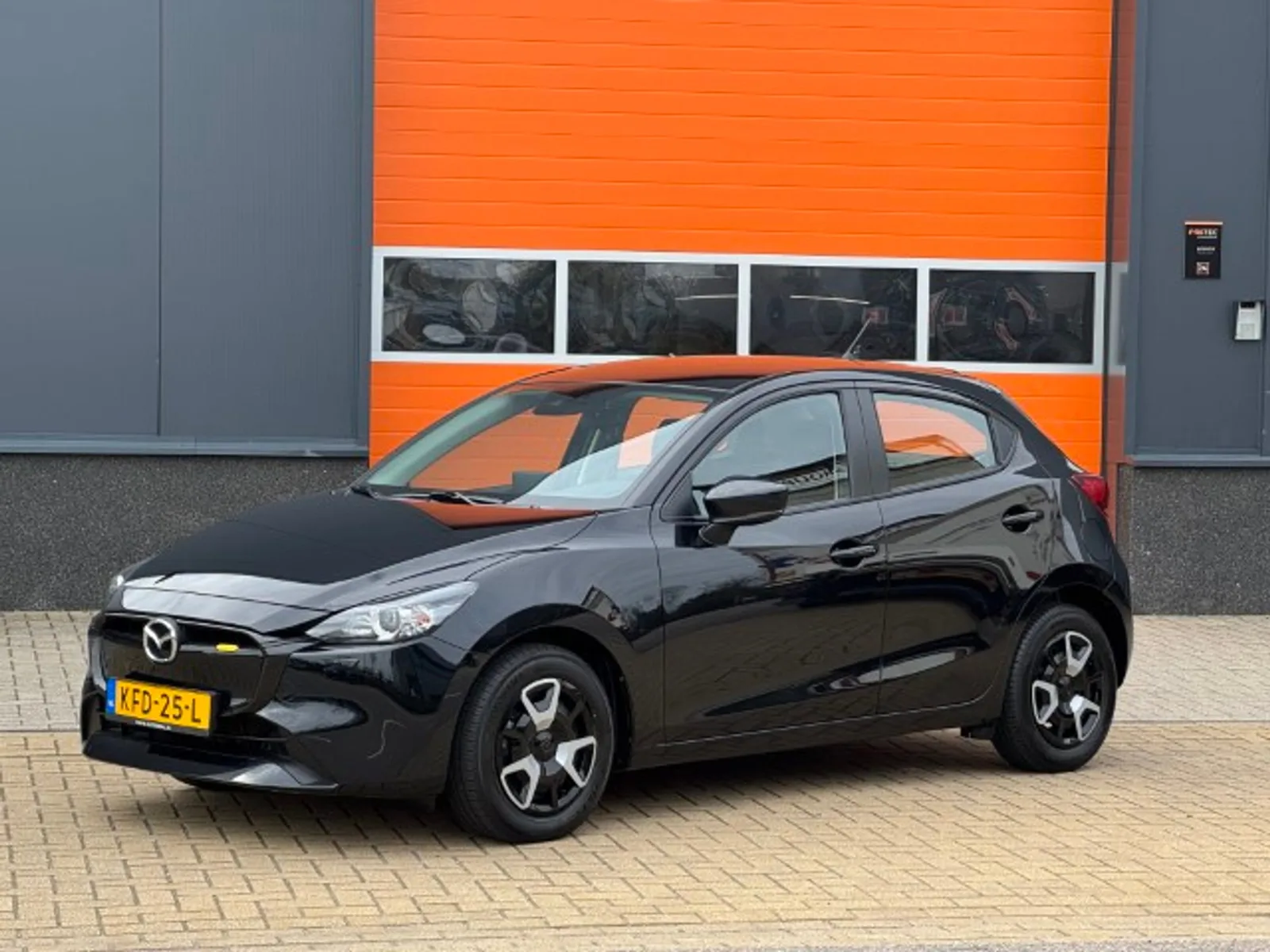 Mazda 2 (2025) — foto 1