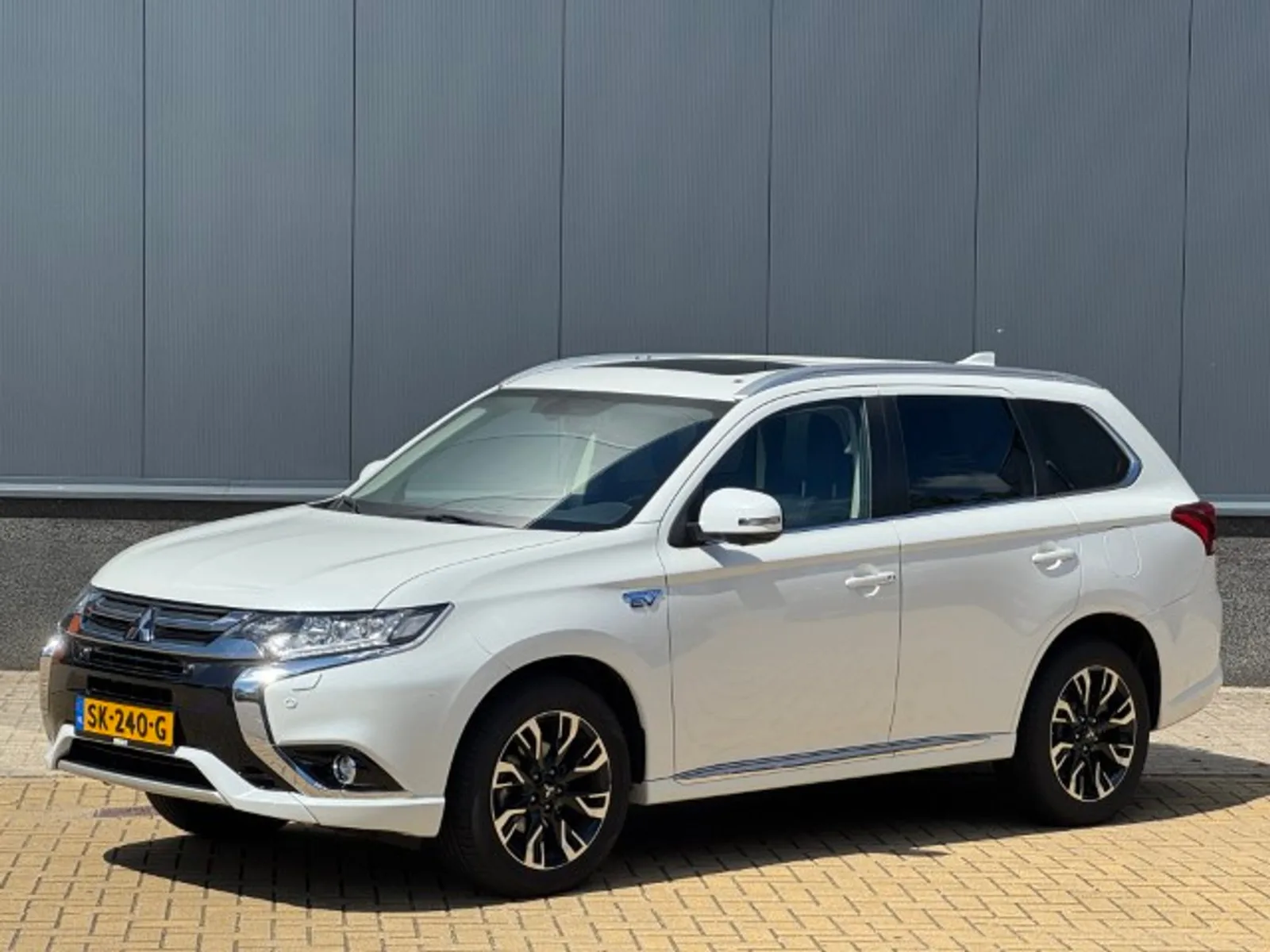 Mitsubishi Outlander (2018) — foto 1