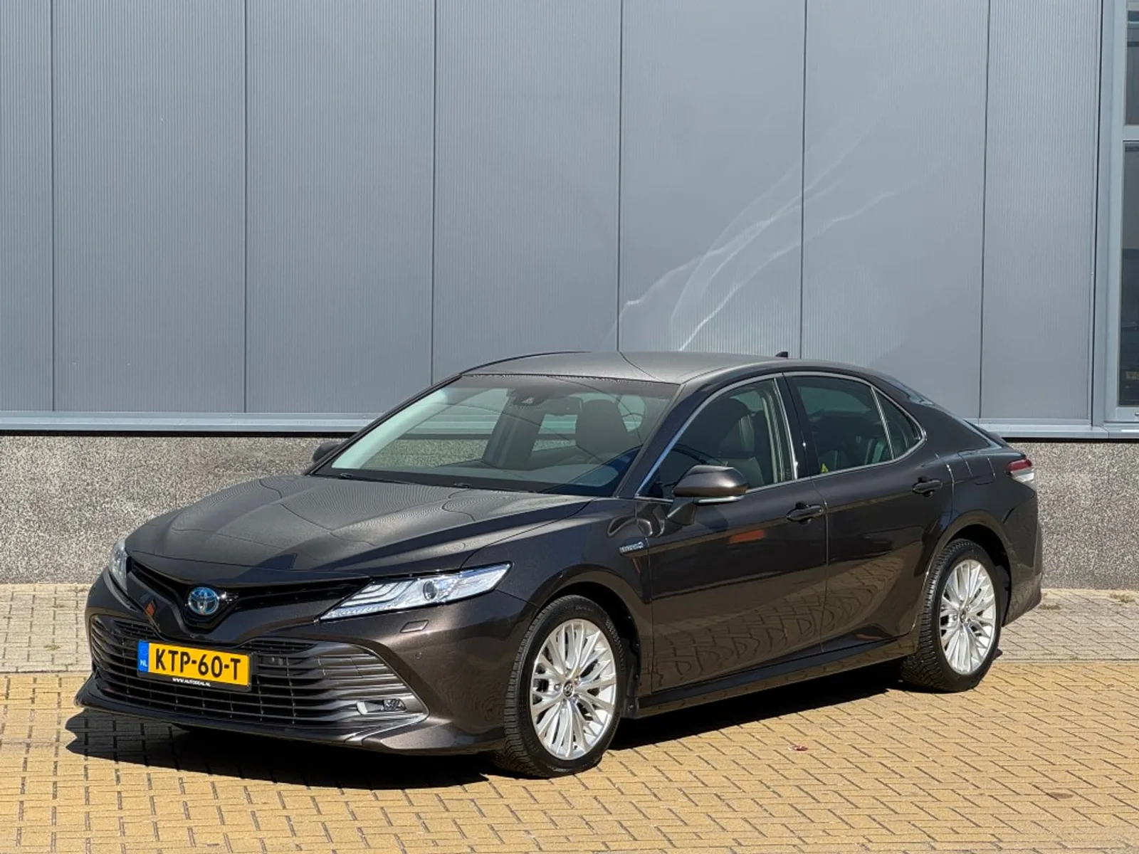 Toyota Camry (2019) — foto 1
