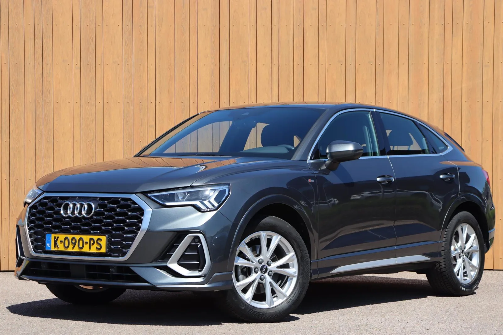 Audi Q3 (2021) — foto 1