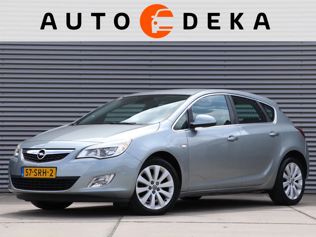 Opel Astra (2011) — foto 1