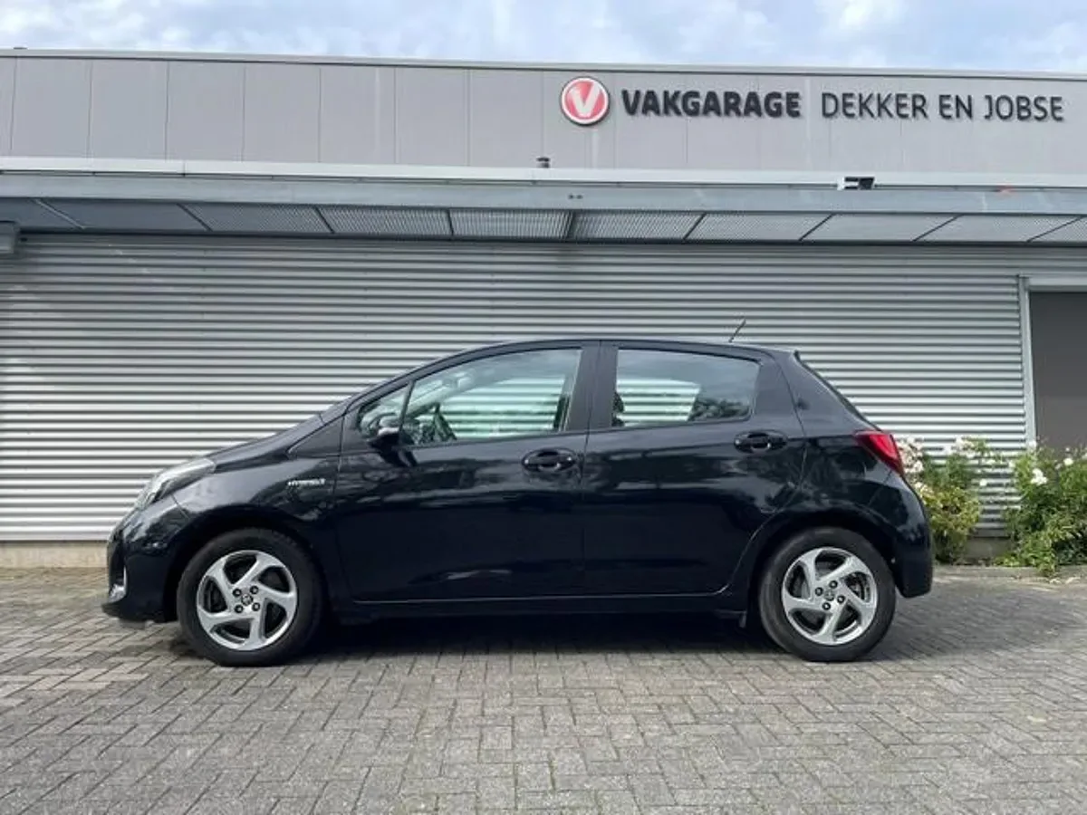 Toyota Yaris (2016) — foto 1