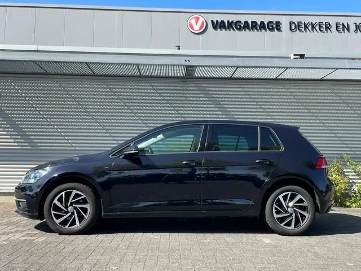Volkswagen Golf (2018) — foto 1