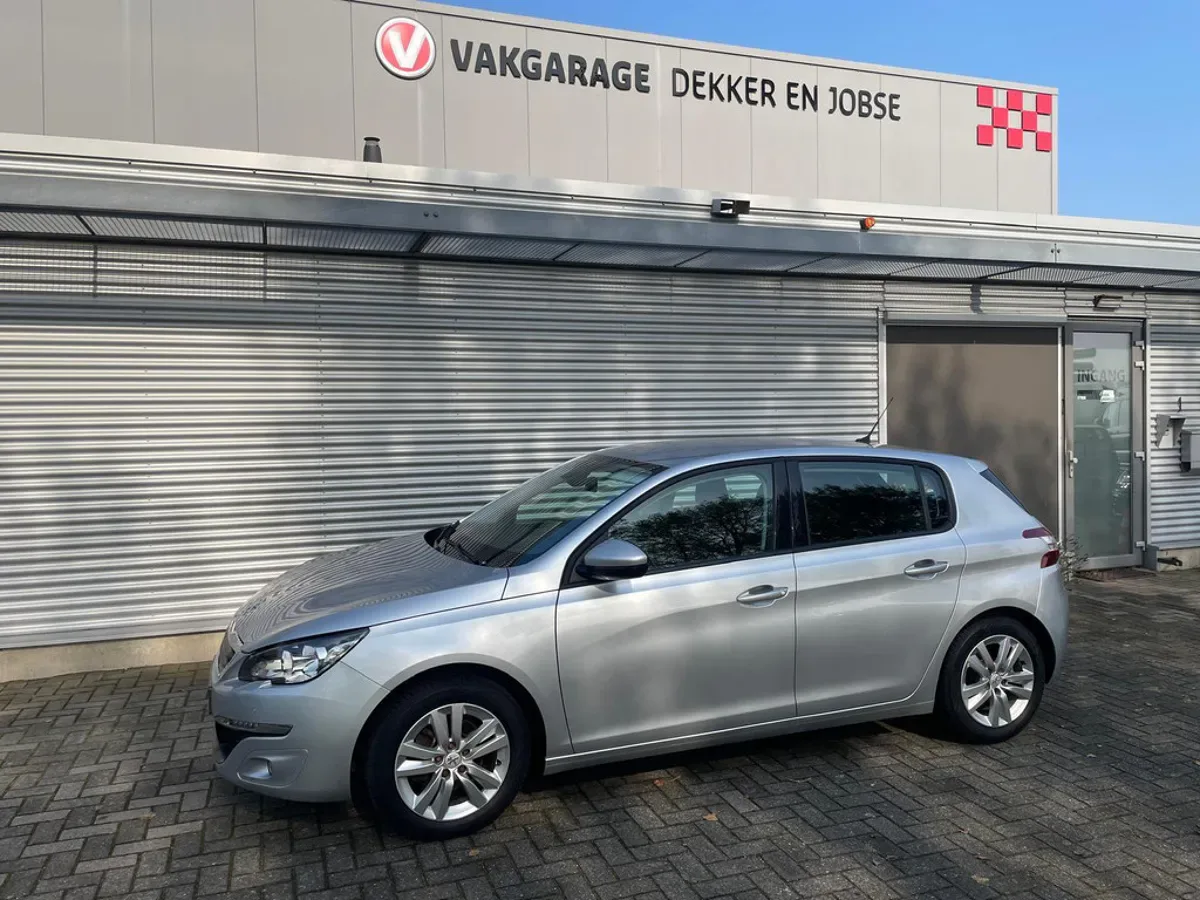 Peugeot 308 (2015) — foto 1