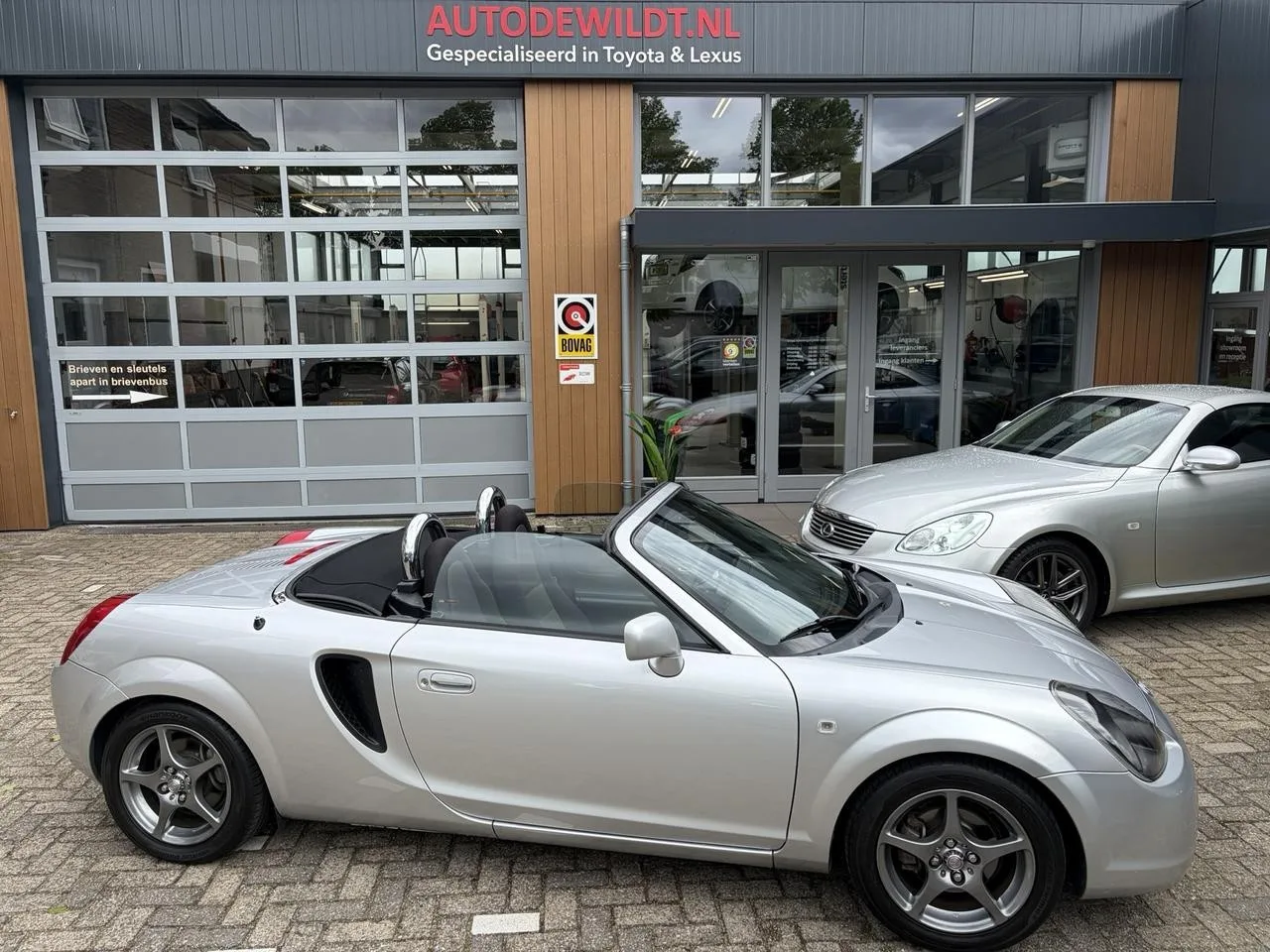 Toyota MR2 (2002) — foto 1