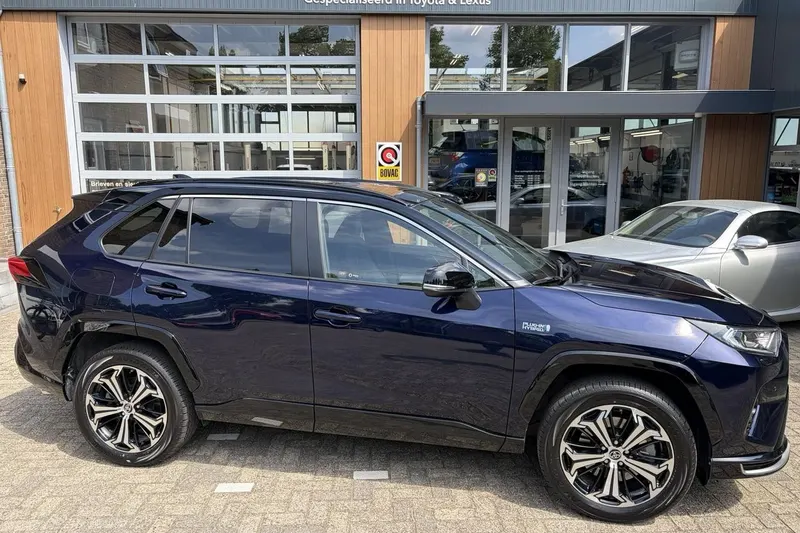 Toyota RAV4 (2021)
