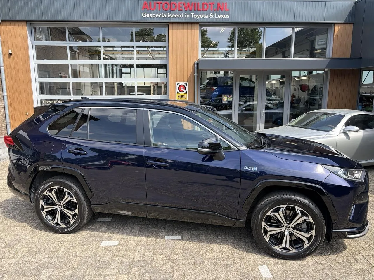 Toyota RAV4 (2021) — foto 1