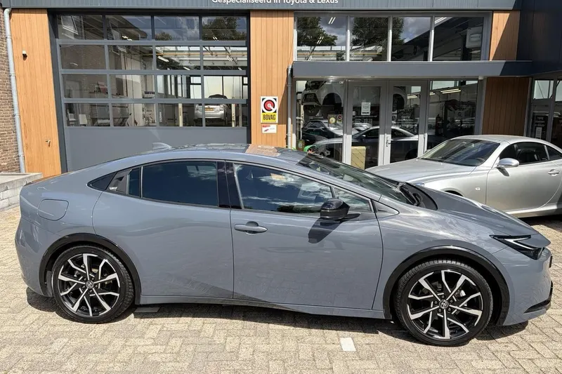 Toyota Prius (2024)