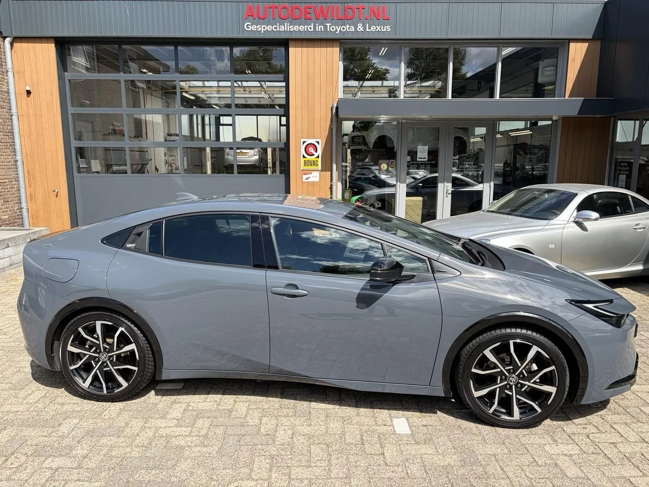 Toyota Prius (2024) — foto 1