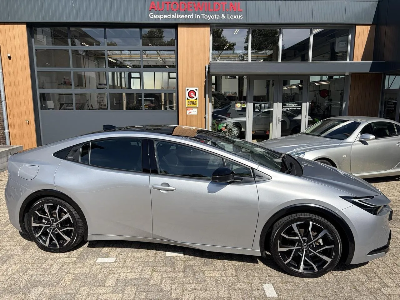 Toyota Prius (2024) — foto 1