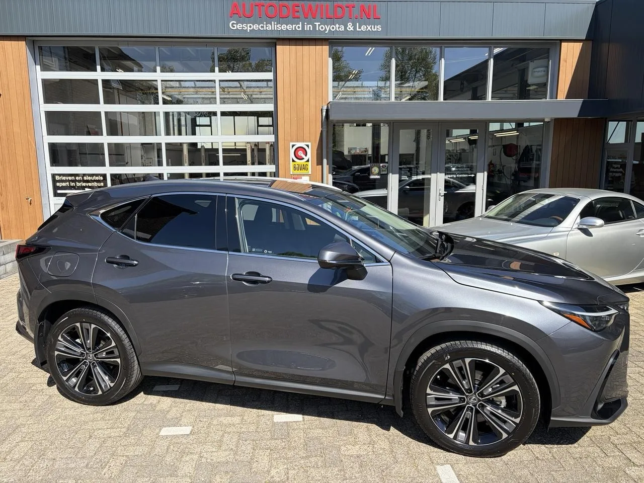 Lexus NX (2025) — foto 1